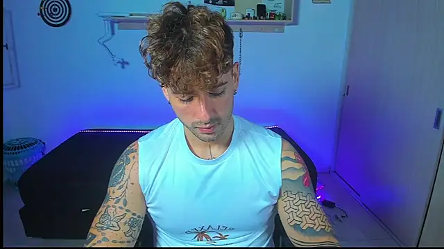 Snapshot of Ares_blue chatting on May 18, 2026, 1:16 pm Ares blue online show from May 18, 2026, 1:16 pm