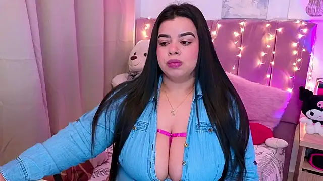 Snapshot of MiahJoness chatting on November 25, 2025, 10:10 pm MiahJoness online show from November 25, 2025, 10:10 pm