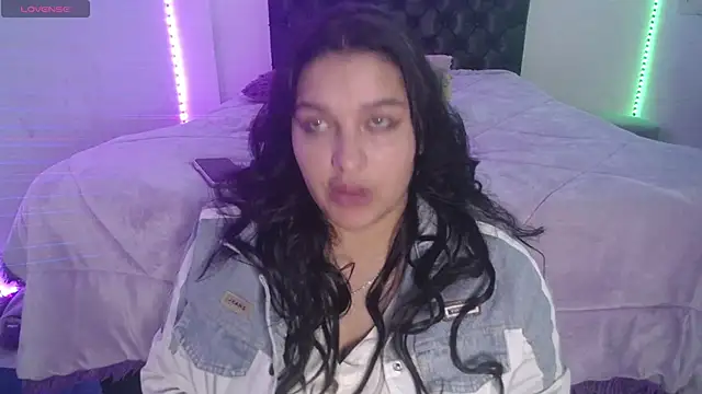 Laurenkenner  online show from May 6, 2026, 6:45 pm