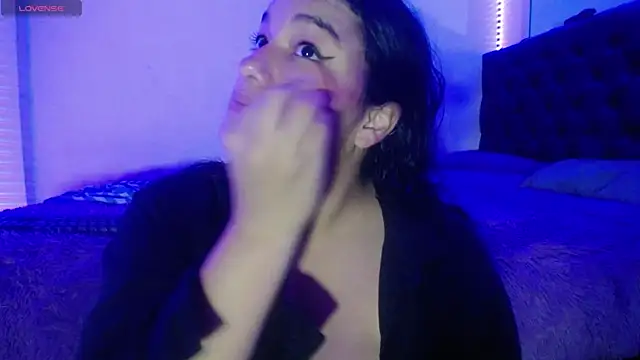 Laurenkenner  online show from October 18, 2025, 7:05 pm