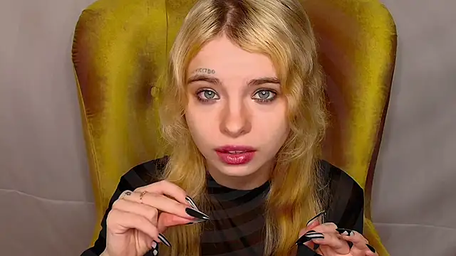 Snapshot of MisssLola chatting on October 26, 2025, 2:06 pm MisssLola online show from October 26, 2025, 2:06 pm