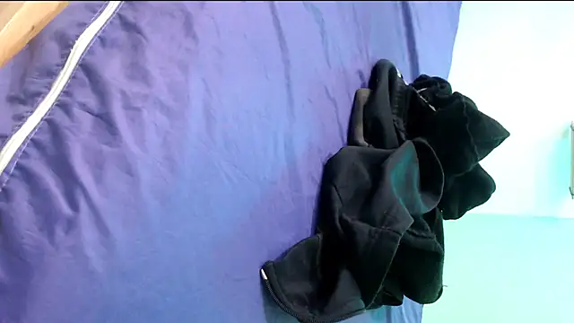 evaleribigtits18 online show from March 18, 2026, 1:53 am