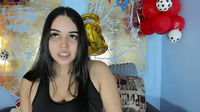 melaniecooperr online show from June 18, 2026, 4:00 am