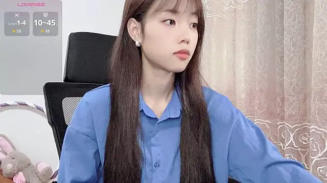 Lvy--v online show from October 30, 2025, 10:39 pm