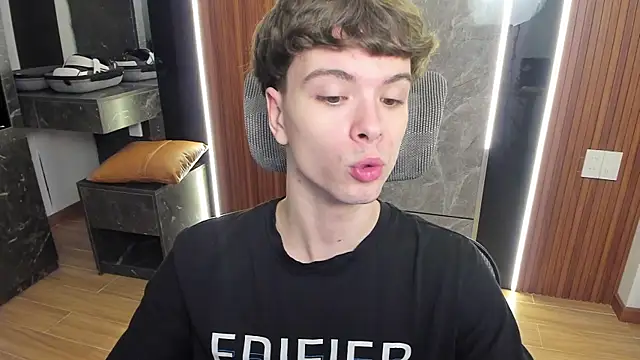 Snapshot of calvin_love_you chatting on June 27, 2026, 5:41 pm calvin love you online show from June 27, 2026, 5:41 pm