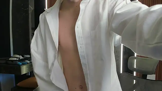 Snapshot of calvin_love_you chatting on July 26, 2026, 9:38 am calvin love you online show from July 26, 2026, 9:38 am