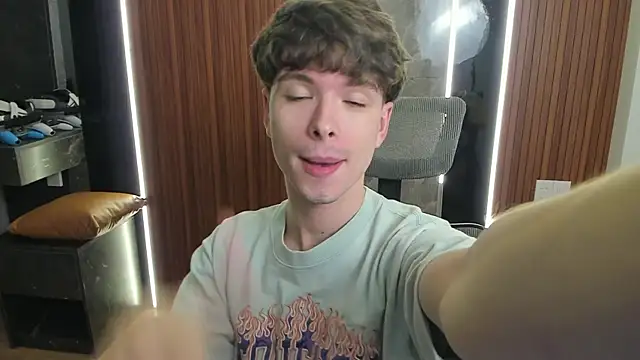 Snapshot of calvin_love_you chatting on July 21, 2026, 3:02 pm calvin love you online show from July 21, 2026, 3:02 pm