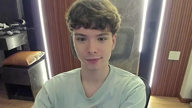Snapshot of calvin_love_you chatting on June 30, 2026, 2:17 pm calvin love you online show from June 30, 2026, 2:17 pm