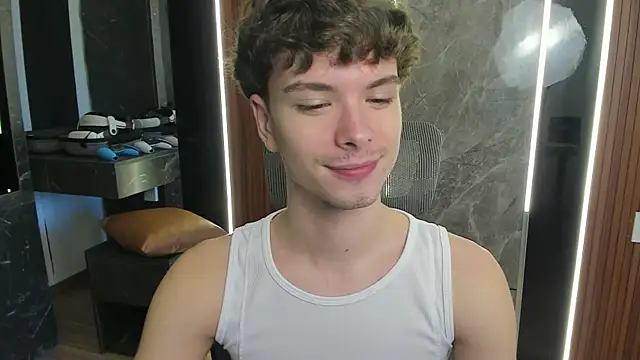 Snapshot of calvin_love_you chatting on July 12, 2026, 9:43 am calvin love you online show from July 12, 2026, 9:43 am