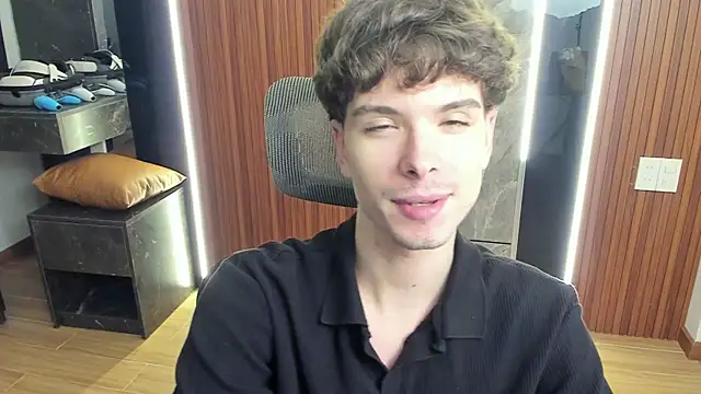 Snapshot of calvin_love_you chatting on July 31, 2026, 3:09 pm calvin love you online show from July 31, 2026, 3:09 pm