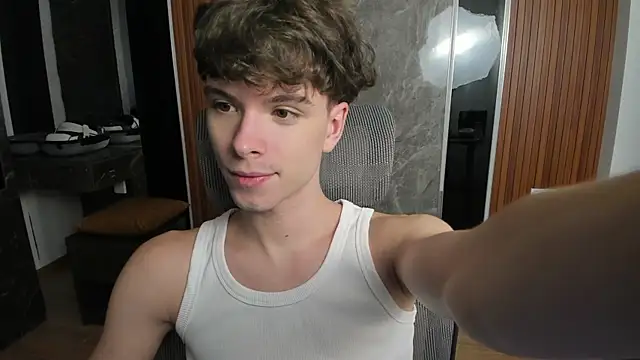 Snapshot of calvin_love_you chatting on June 6, 2026, 5:07 pm calvin love you online show from June 6, 2026, 5:07 pm