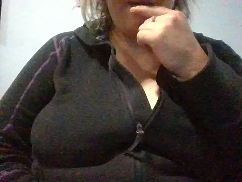 maria38xxx online show from November 9, 2025, 12:25 am