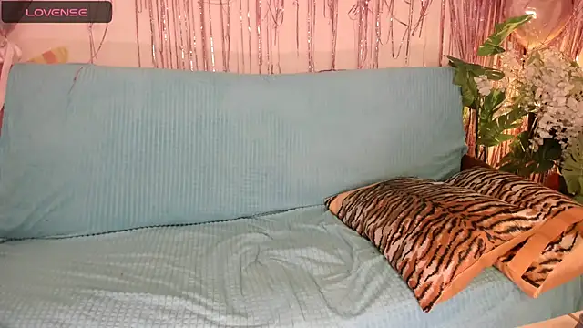 Snapshot of KelliRaid chatting on October 30, 2025, 10:57 am KelliRaid online show from October 30, 2025, 10:57 am