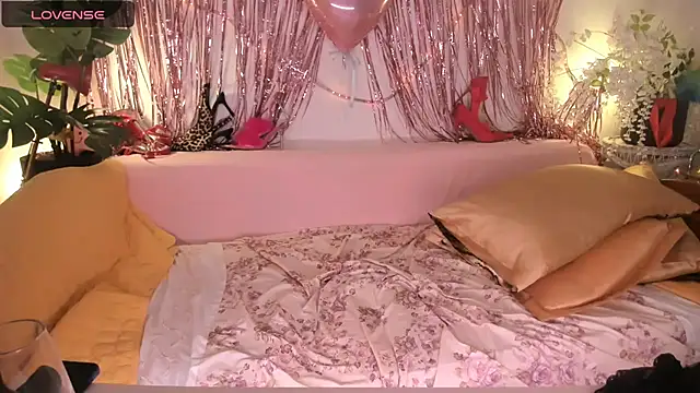 Snapshot of KelliRaid chatting on March 5, 2025, 11:28 am KelliRaid online show from March 5, 2025, 11:28 am