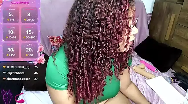 VitoriaFernandes online show from January 26, 2025, 1:20 am