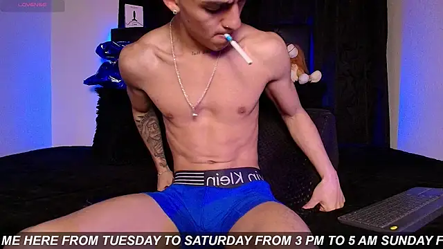 Snapshot of James1lee_ chatting on July 9, 2026, 7:09 am James1lee online show from July 9, 2026, 7:09 am