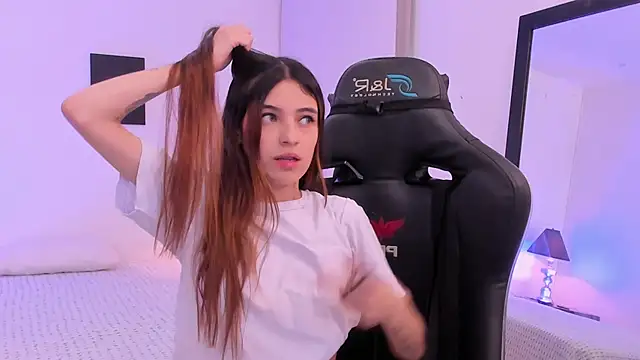 sofiarouge online show from November 26, 2025, 7:58 pm