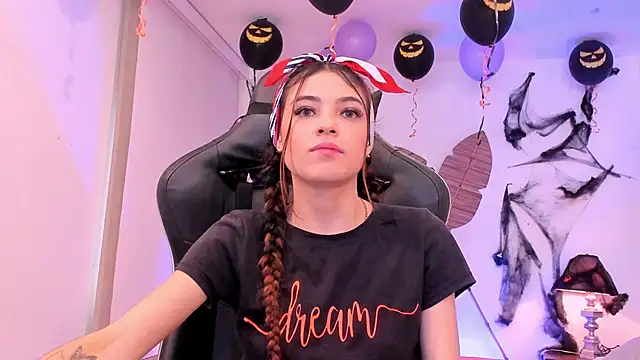 sofiarouge online show from October 20, 2025, 7:36 pm