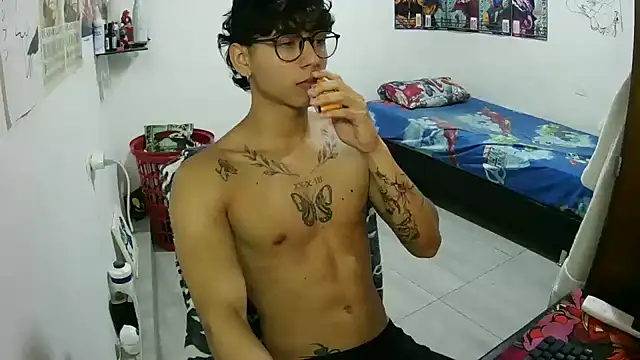 Snapshot of Dillom420 chatting on December 15, 2025, 9:31 pm Dillom420 online show from December 15, 2025, 9:31 pm