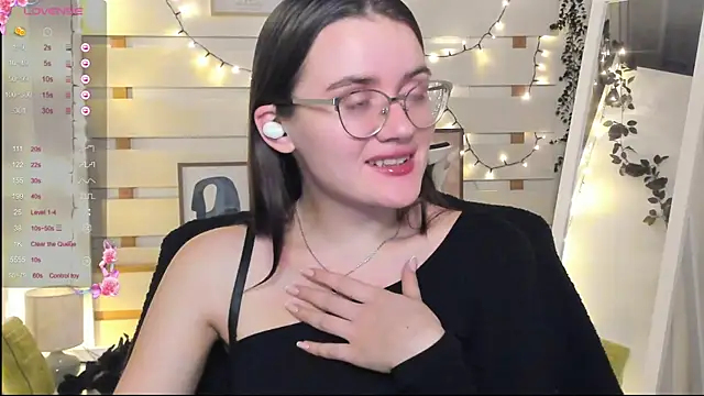 Snapshot of Josephine_jo chatting on December 5, 2025, 8:28 pm Josephine jo online show from December 5, 2025, 8:28 pm