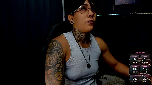 Snapshot of ZhoeStrong chatting on October 27, 2025, 10:22 pm ZhoeStrong online show from October 27, 2025, 10:22 pm