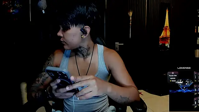 Snapshot of ZhoeStrong chatting on September 9, 2025, 10:25 am ZhoeStrong online show from September 9, 2025, 10:25 am