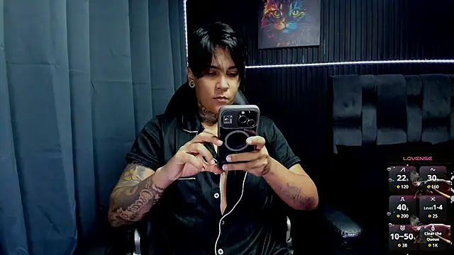 Snapshot of ZhoeStrong chatting on November 10, 2025, 4:28 am ZhoeStrong online show from November 10, 2025, 4:28 am