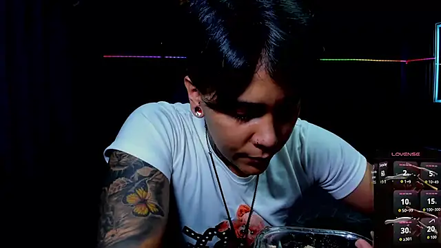 Snapshot of ZhoeStrong chatting on November 28, 2025, 9:59 pm ZhoeStrong online show from November 28, 2025, 9:59 pm