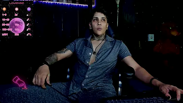 Snapshot of ZhoeStrong chatting on March 9, 2025, 10:19 pm ZhoeStrong online show from March 9, 2025, 10:19 pm