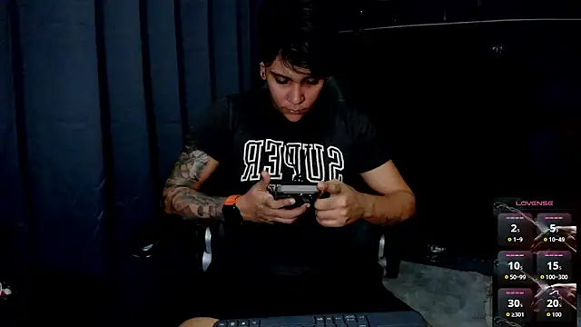 Snapshot of ZhoeStrong chatting on November 21, 2025, 8:52 pm ZhoeStrong online show from November 21, 2025, 8:52 pm