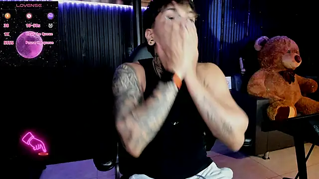 Snapshot of ZhoeStrong chatting on March 11, 2025, 9:59 pm ZhoeStrong online show from March 11, 2025, 9:59 pm