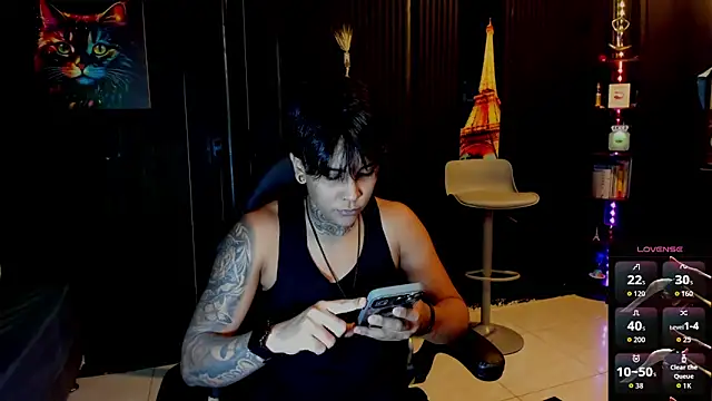 Snapshot of ZhoeStrong chatting on October 1, 2025, 10:35 pm ZhoeStrong online show from October 1, 2025, 10:35 pm