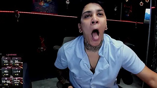 Snapshot of ZhoeStrong chatting on December 13, 2025, 8:04 pm ZhoeStrong online show from December 13, 2025, 8:04 pm