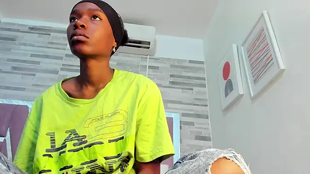 Snapshot of ebony_march chatting on October 29, 2025, 6:40 pm ebony march online show from October 29, 2025, 6:40 pm