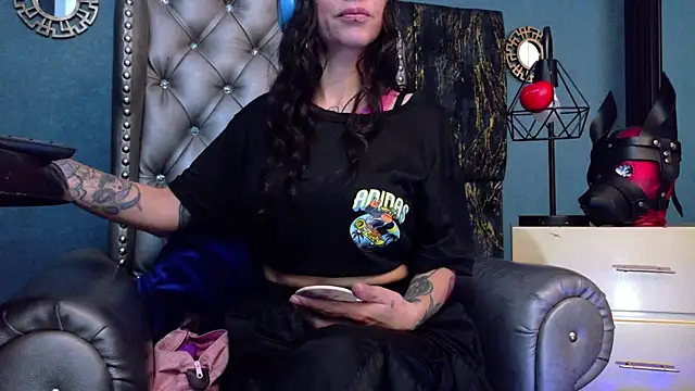LusstCruella online show from April 26, 2026, 1:19 pm