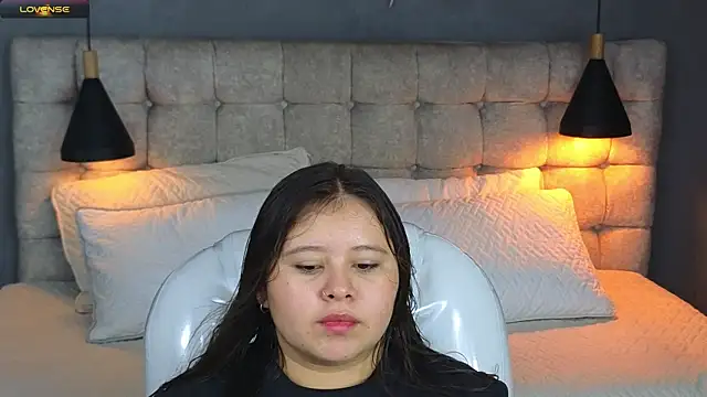 Snapshot of Laia_and_Aloby chatting on November 20, 2025, 10:09 pm Laia and Aloby online show from November 20, 2025, 10:09 pm