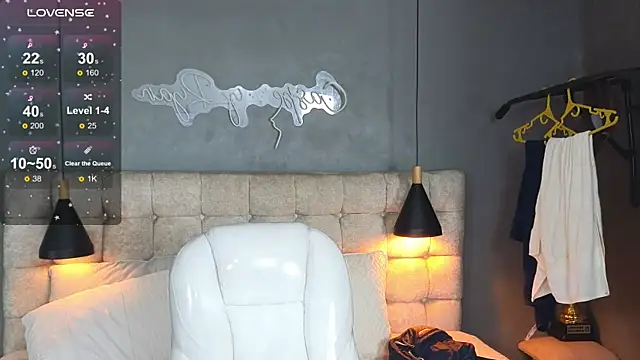 Snapshot of Laia_and_Aloby chatting on November 19, 2025, 10:10 pm Laia and Aloby online show from November 19, 2025, 10:10 pm