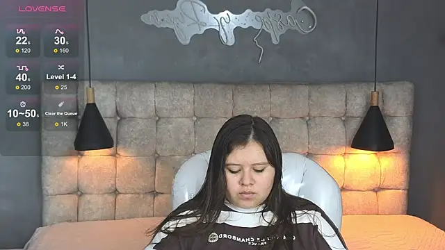 Snapshot of Laia_and_Aloby chatting on November 27, 2025, 10:10 pm Laia and Aloby online show from November 27, 2025, 10:10 pm