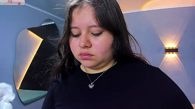 Snapshot of Laia_and_Aloby chatting on June 13, 2026, 9:35 pm Laia and Aloby online show from June 13, 2026, 9:35 pm