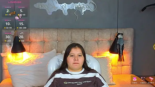 Snapshot of Laia_and_Aloby chatting on October 15, 2025, 10:29 pm Laia and Aloby online show from October 15, 2025, 10:29 pm