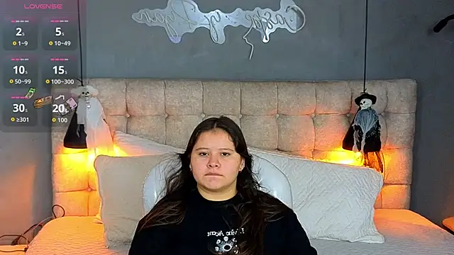 Snapshot of Laia_and_Aloby chatting on October 13, 2025, 10:21 pm Laia and Aloby online show from October 13, 2025, 10:21 pm