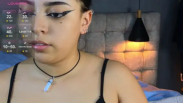 Snapshot of Laia_and_Aloby chatting on November 8, 2025, 10:24 pm Laia and Aloby online show from November 8, 2025, 10:24 pm