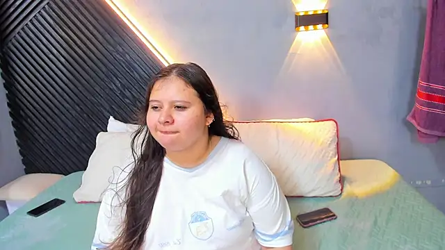 Snapshot of Laia_and_Aloby chatting on August 4, 2026, 9:52 pm Laia and Aloby online show from August 4, 2026, 9:52 pm