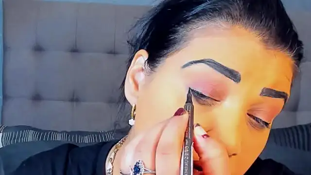 Snapshot of AmyCubes chatting on October 29, 2025, 4:55 am AmyCubes online show from October 29, 2025, 4:55 am