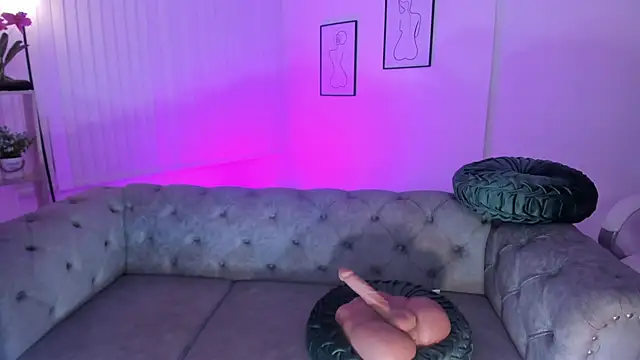 kendaall jenner  online show from February 26, 2025, 10:38 am