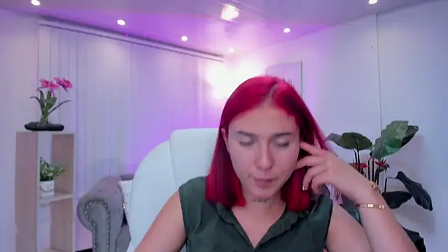 kendaall jenner  online show from February 13, 2025, 5:16 am