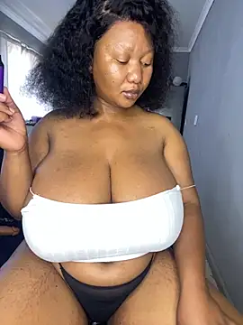 Snapshot of MayaPassion chatting on November 8, 2025, 10:08 am MayaPassion online show from November 8, 2025, 10:08 am