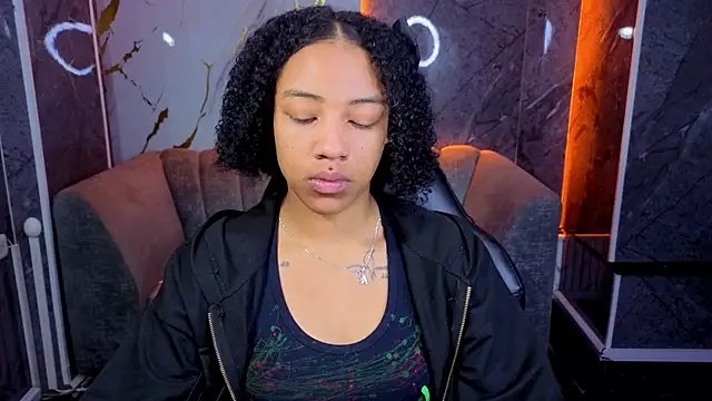 Violeth b online show from November 18, 2025, 1:03 pm