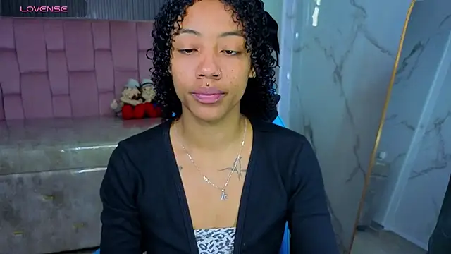 Snapshot of Violeth_b chatting on June 13, 2026, 1:20 pm Violeth b online show from June 13, 2026, 1:20 pm
