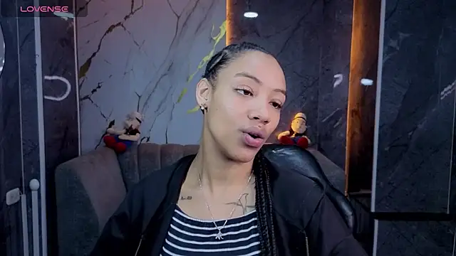 Violeth b online show from May 4, 2026, 1:14 pm